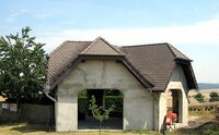 Garage mit Krüppelwalmdach